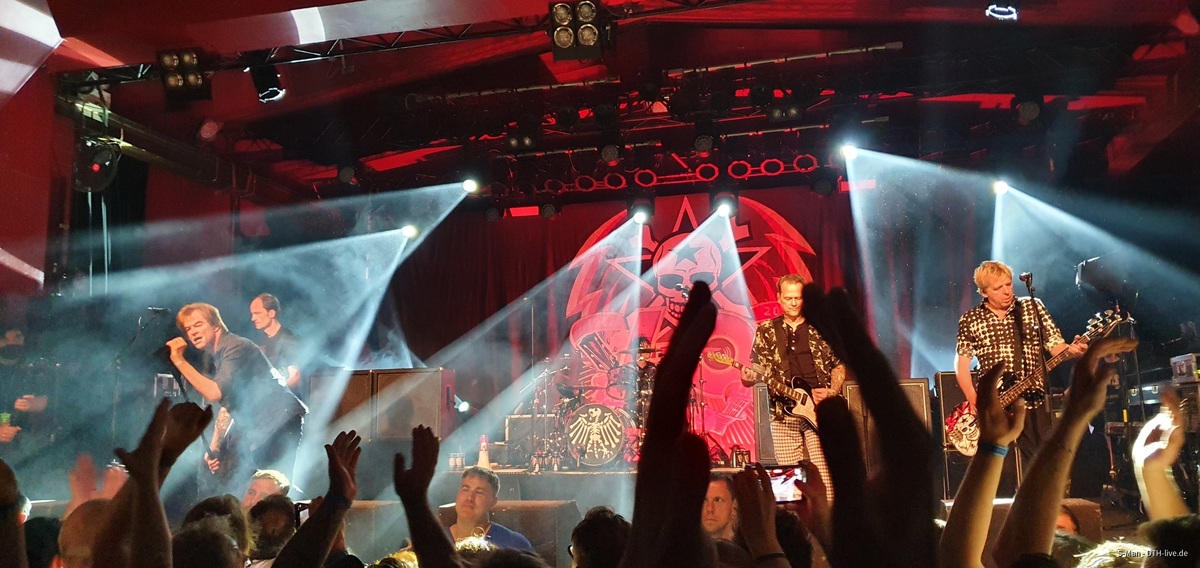 Band on Stage 4